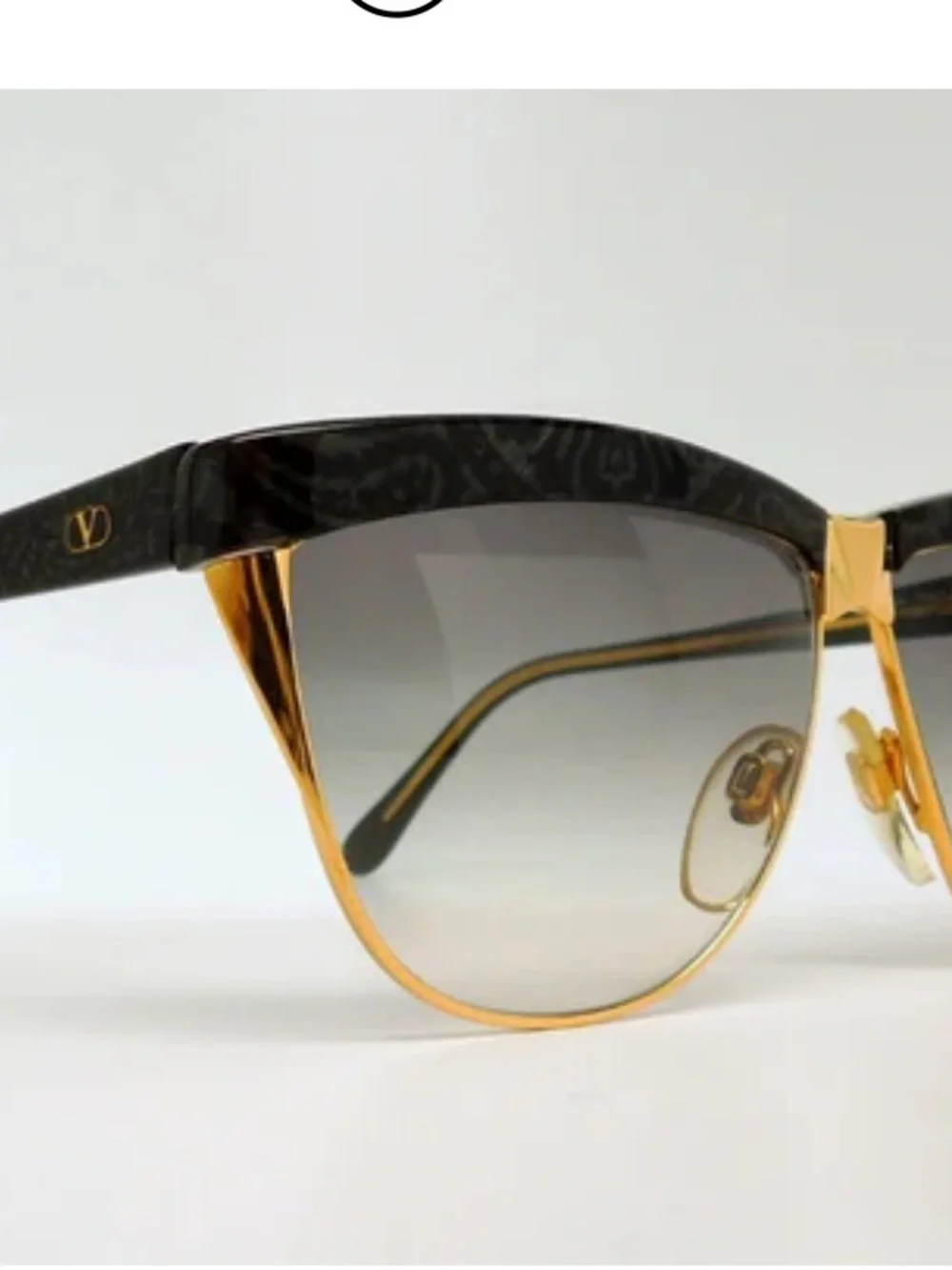 Vintage 1970s Valentino Two-Tone Cat-Eye Sunglasses in Black and Gold RARE - Picture 5 of 12